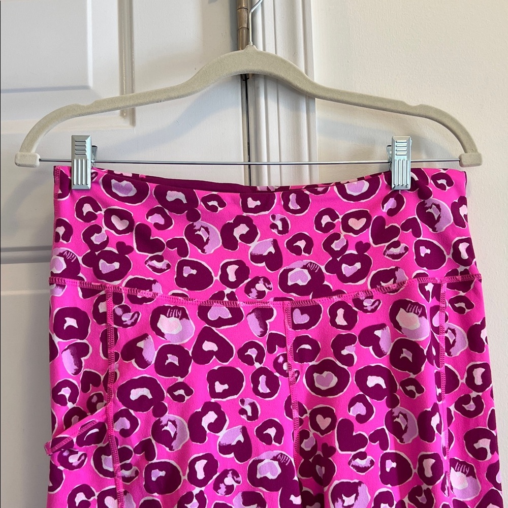 LILLY PULITZER size L Luxletic 24H weekender cropped leg in Don’t be a Cheetah - Picture 2 of 4